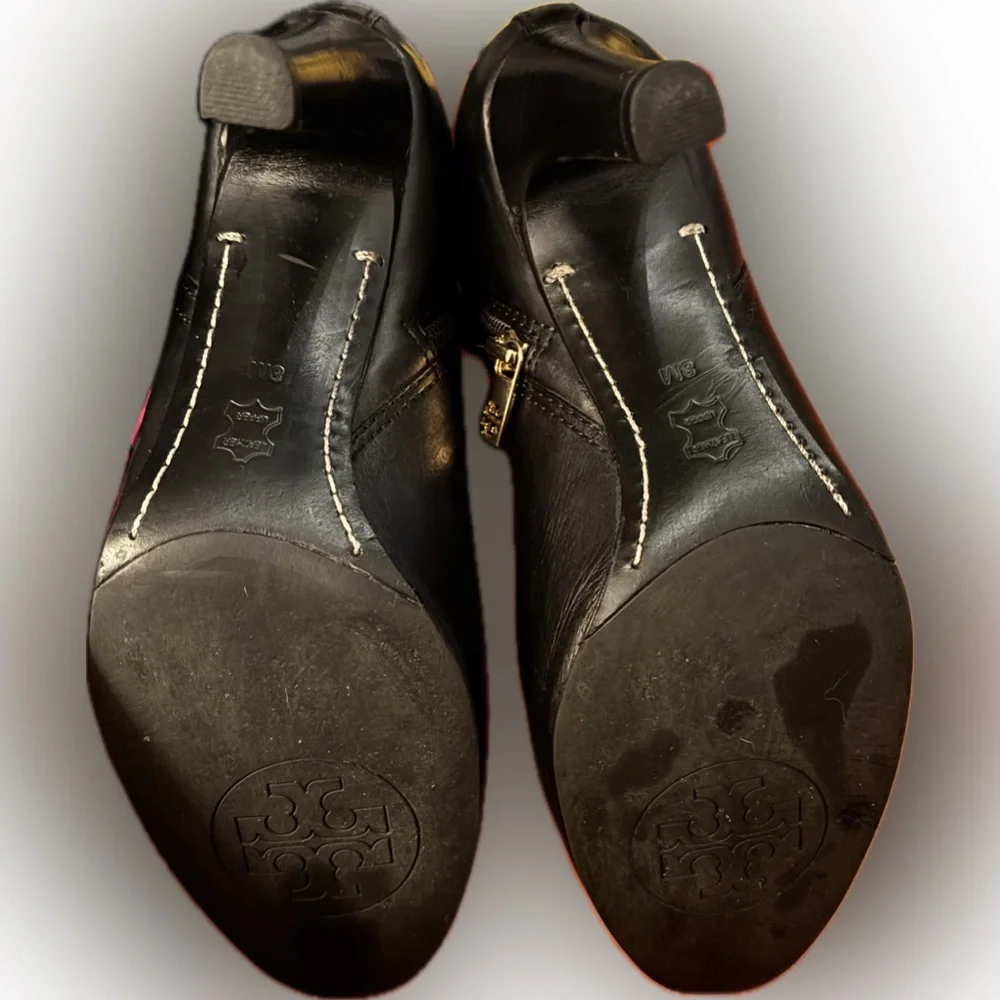 Black Gorgeous Tory Burch Brita Equestrian Calf High-Heel Boots
Sz. 8 - Picture 8 of 10